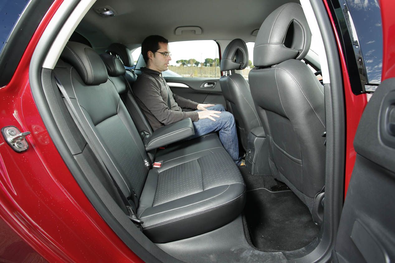 Comparativa: Citroën C4 PureTech 130 vs Renault Mégane TCe 130 y Toyota Auris Hybrid