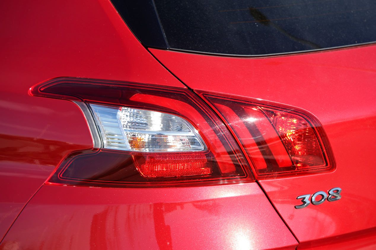 Comparativa: Ford Focus 1.0 EcoBoost 125 vs. Peugeot 308 1.2 e-THP 130 PureTech