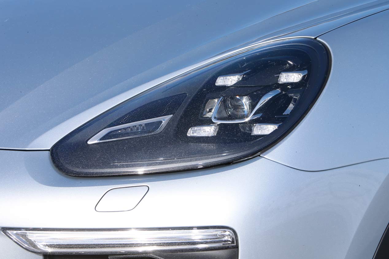 Comparativa: BMW X6 xDrive 30d vs Porsche Cayenne Diesel