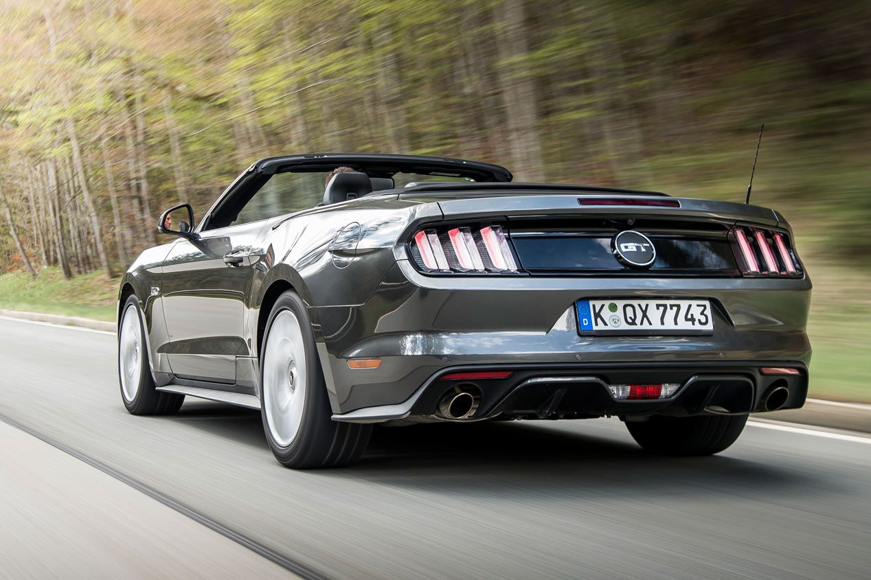 Contacto: Ford Mustang Convertible 2015