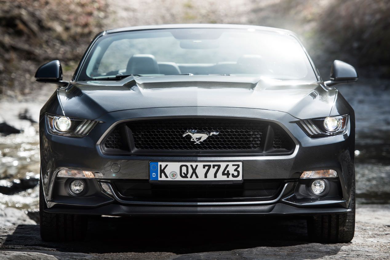 Contacto: Ford Mustang Convertible 2015