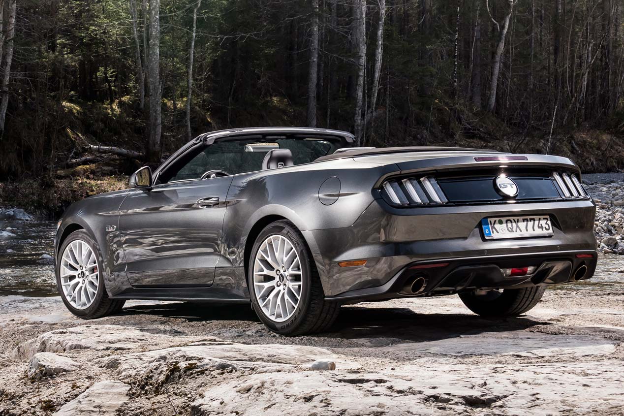 Contacto: Ford Mustang Convertible 2015
