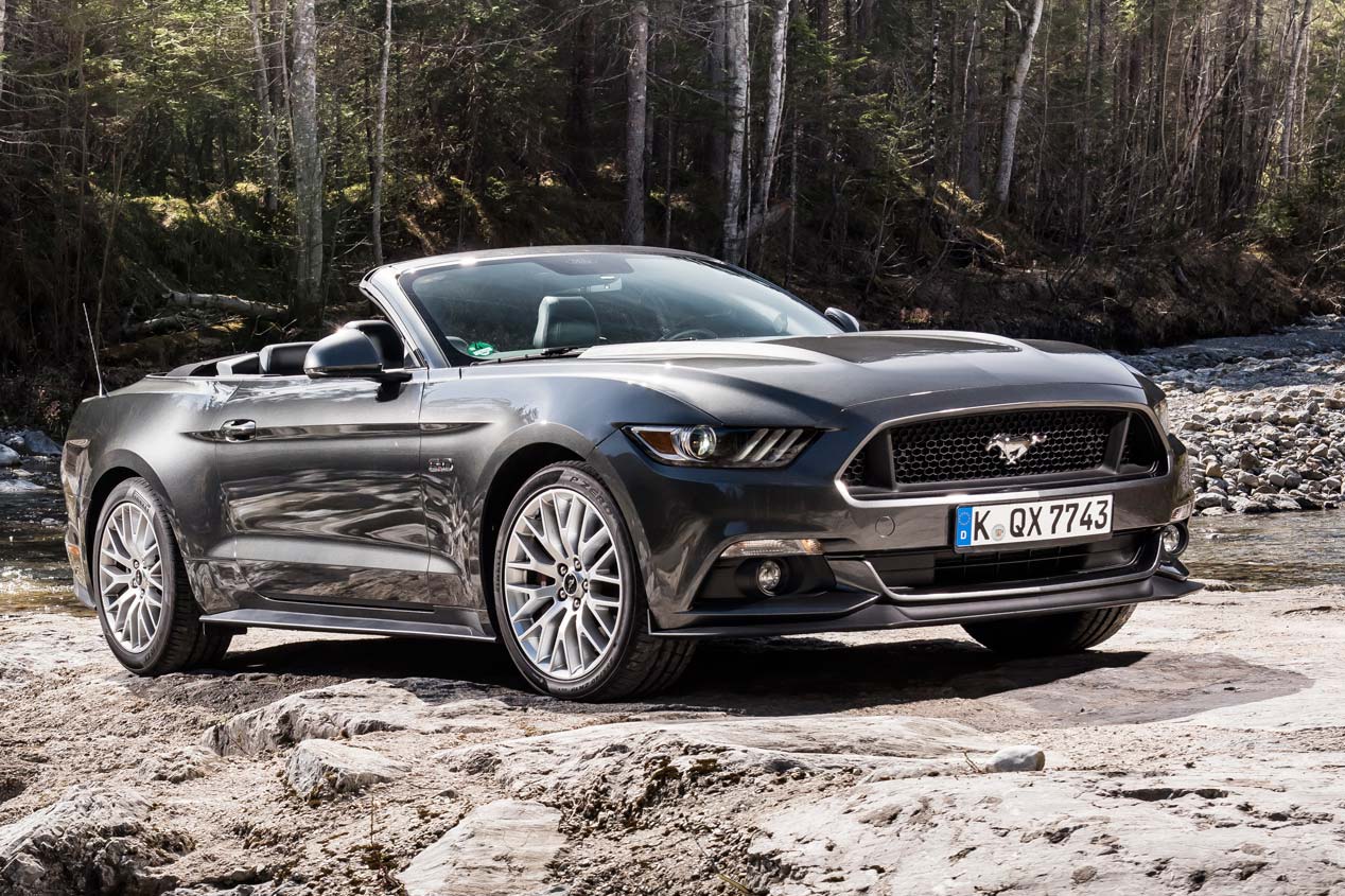 Contacto: Ford Mustang Convertible 2015