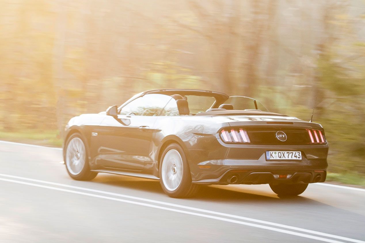 Contacto: Ford Mustang Convertible 2015