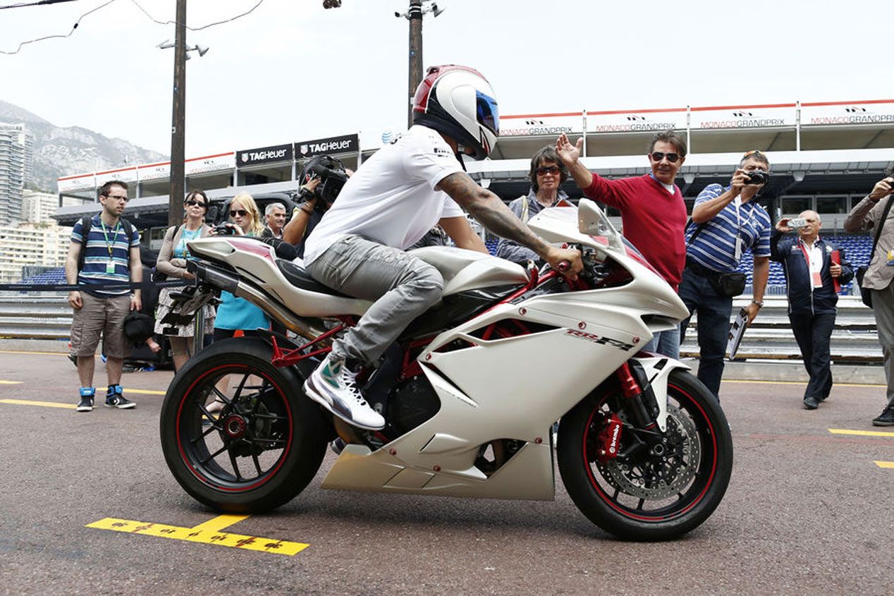 El harén de superdeportivos de Lewis Hamilton