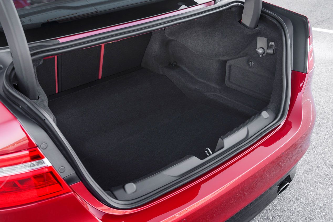 Contacto: Jaguar XE-S 3.0 SC, compacto y deportivo