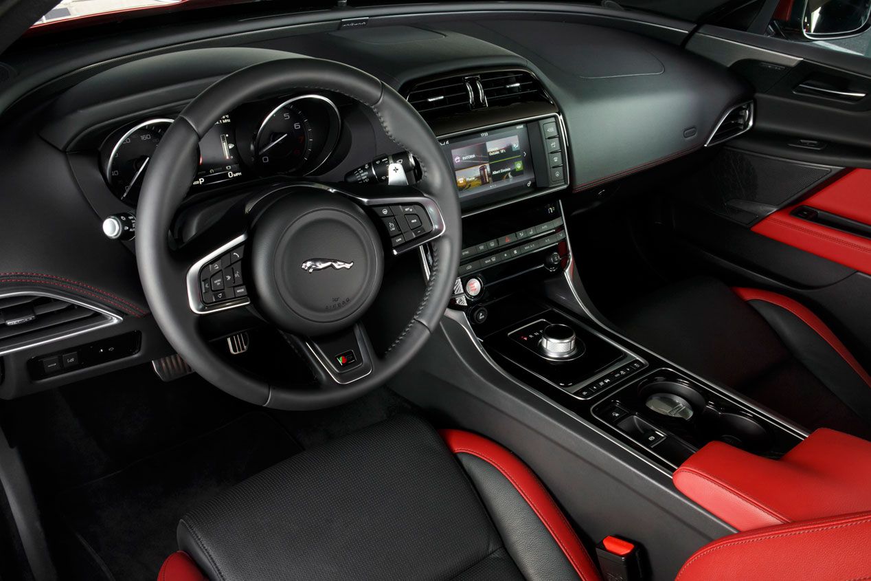 Contacto: Jaguar XE-S 3.0 SC, compacto y deportivo