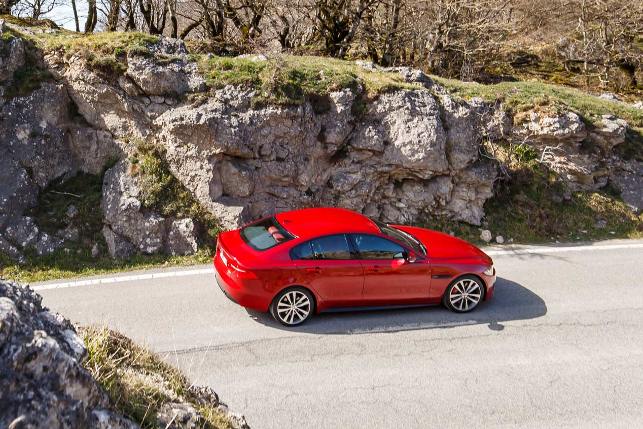 Contacto: Jaguar XE-S 3.0 SC, compacto y deportivo