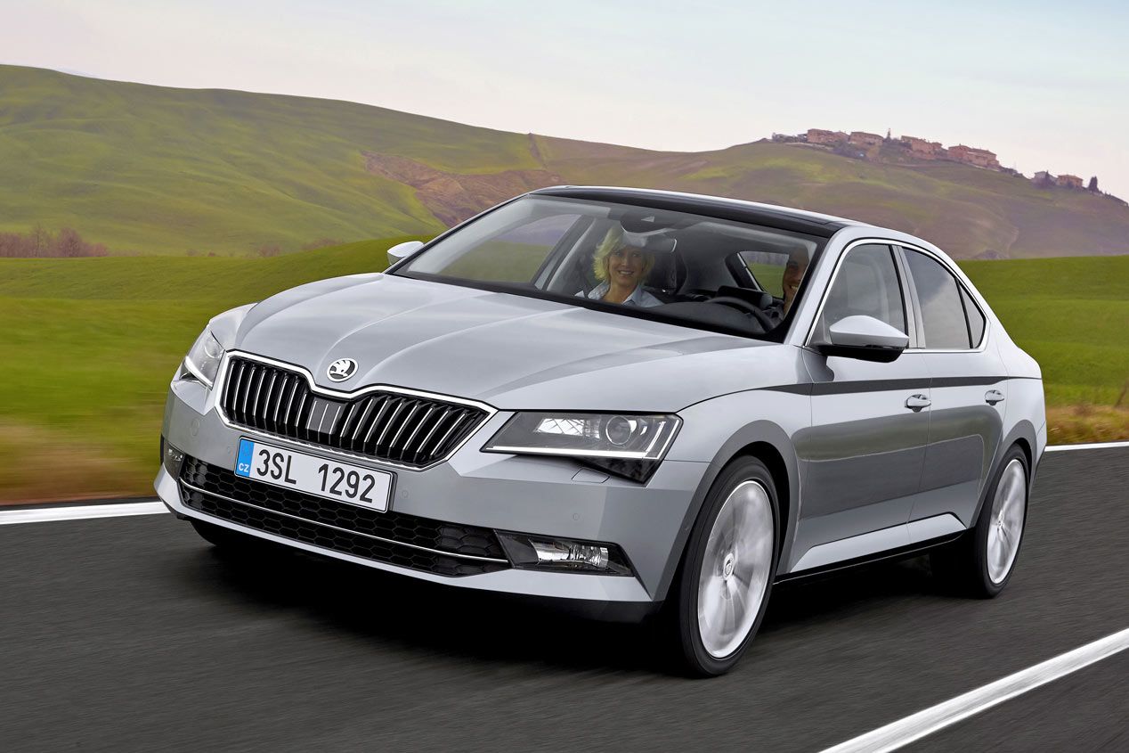 Contacto: Skoda Superb 2015