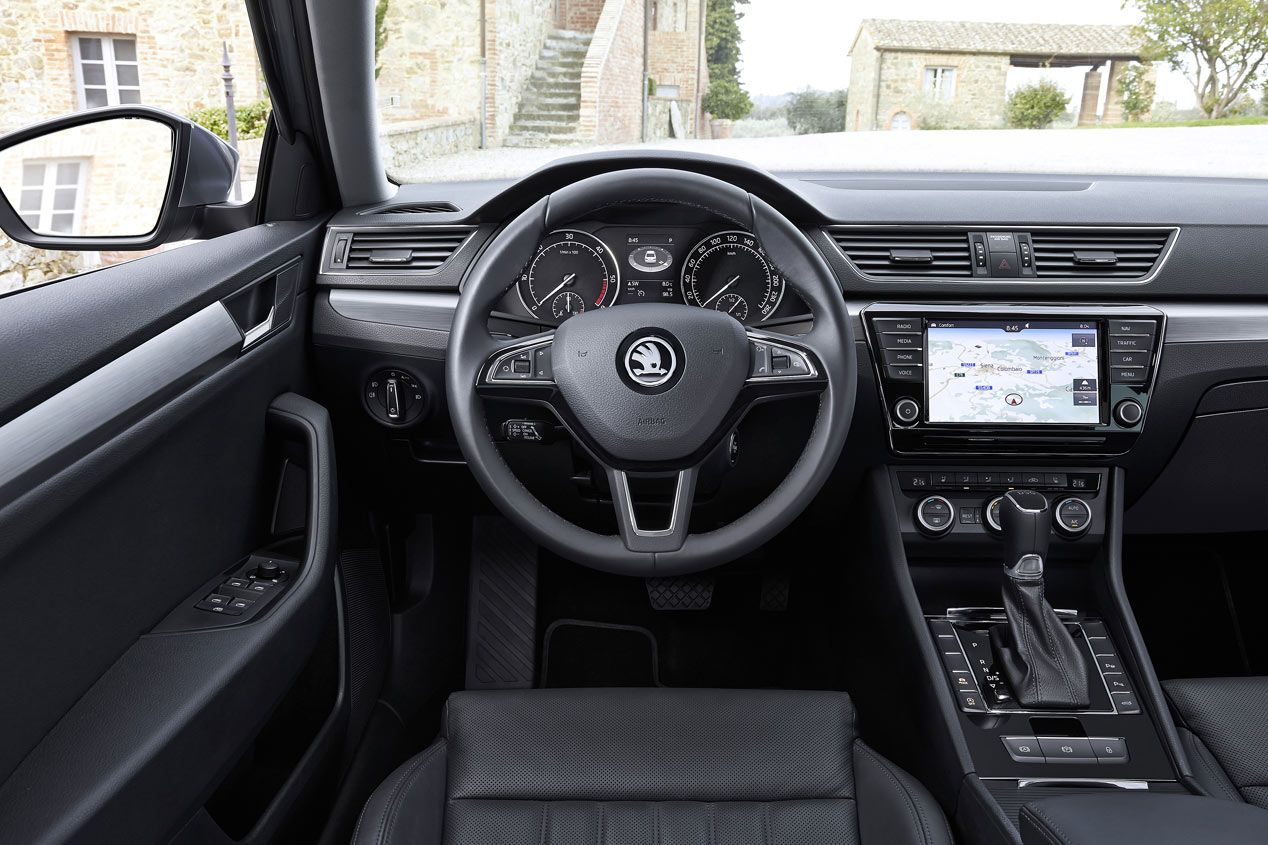 Contacto: Skoda Superb 2015