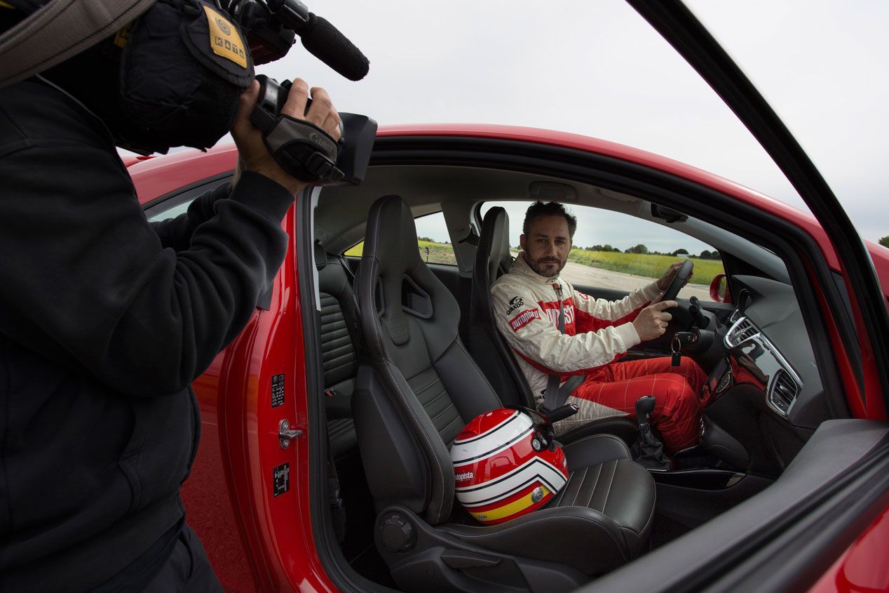Opel Corsa OPC vs Peugeot 208 GTI 30th, en vídeo