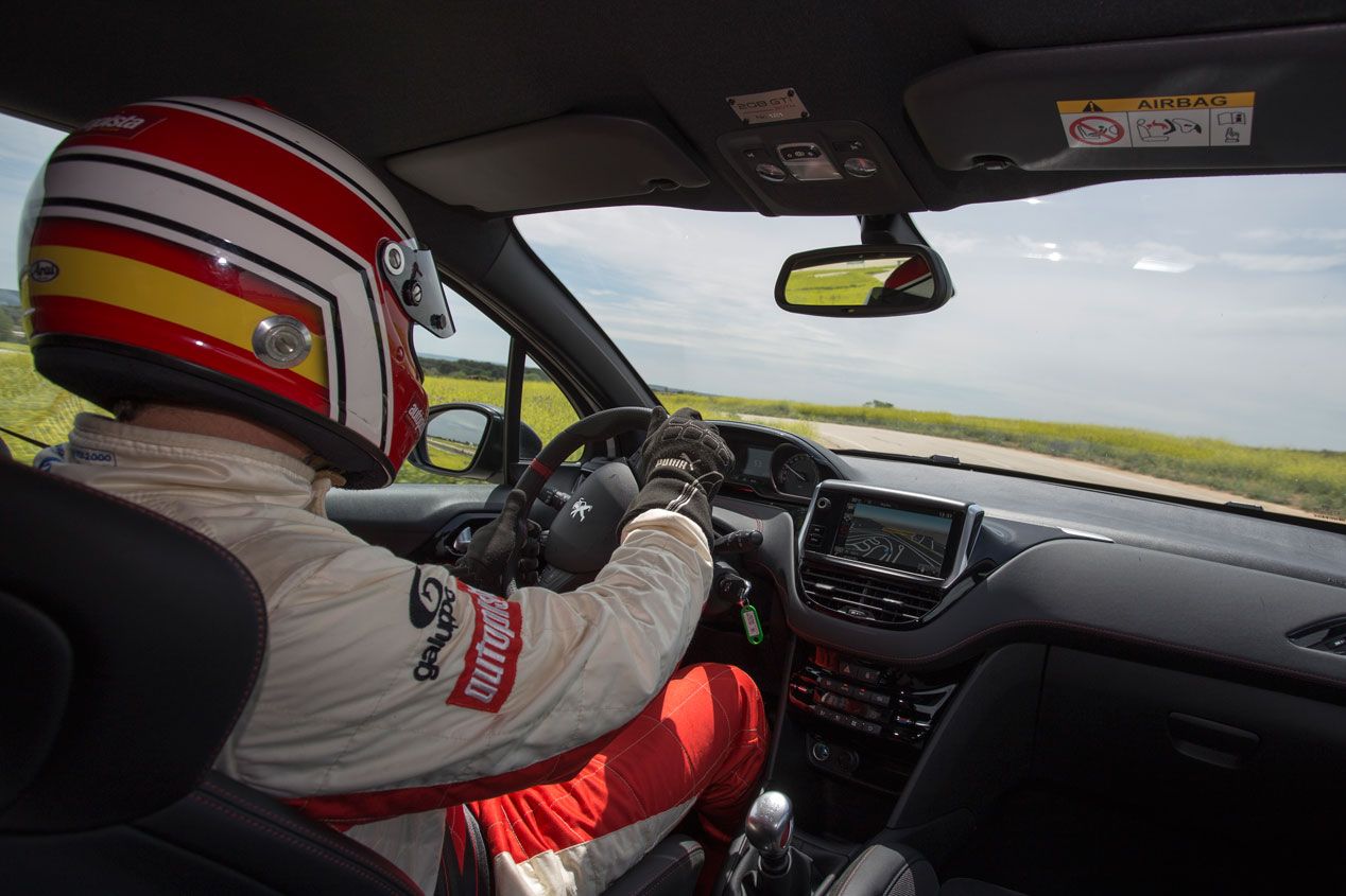 Opel Corsa OPC vs Peugeot 208 GTI 30th, en vídeo