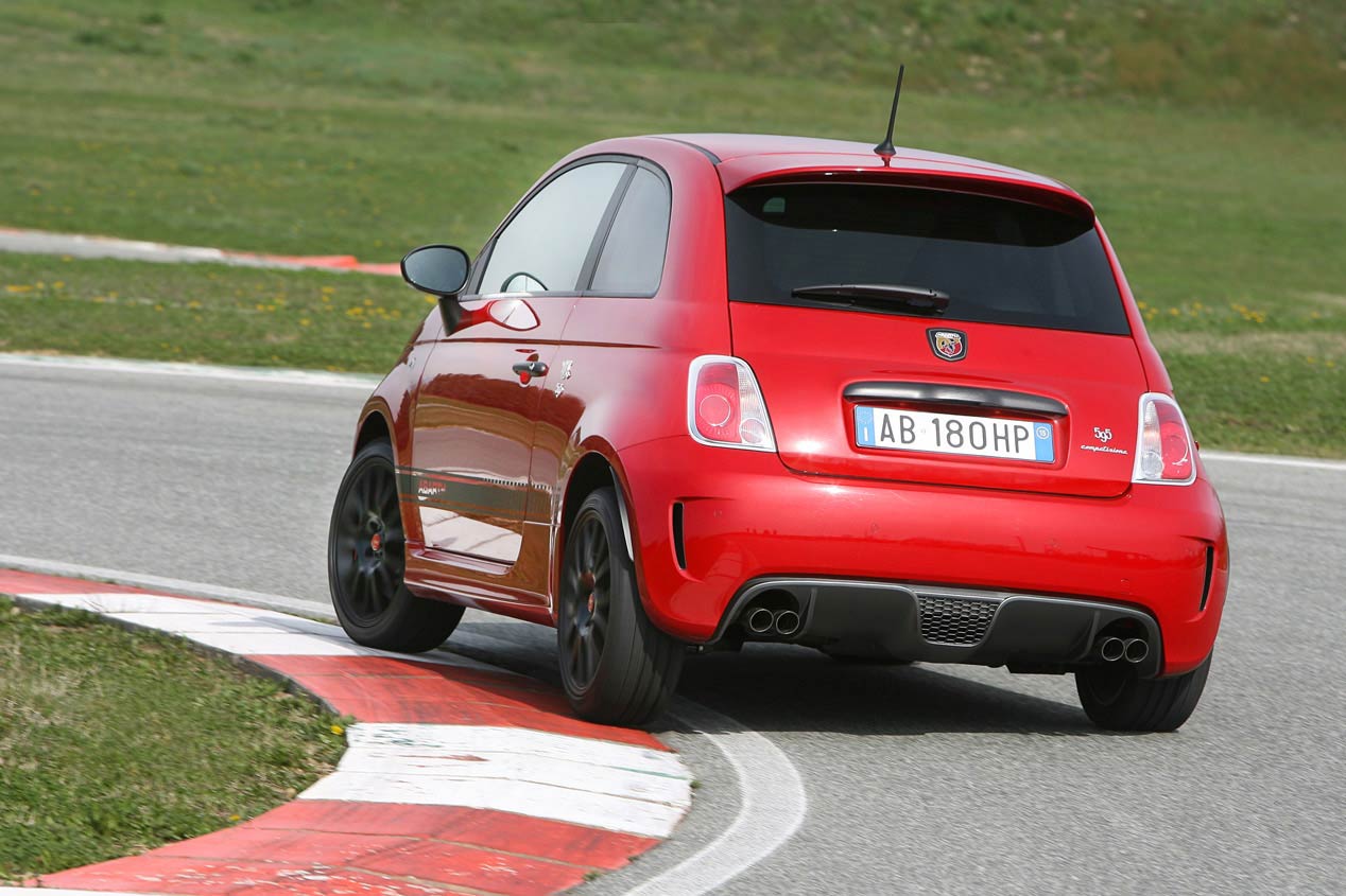 Abarth 595 Competizione 2015, más 'veneno' deportivo