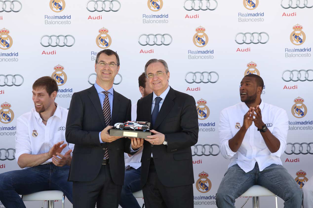 Los jugadores del Real Madrid de baloncesto reciben sus nuevos Audi A7