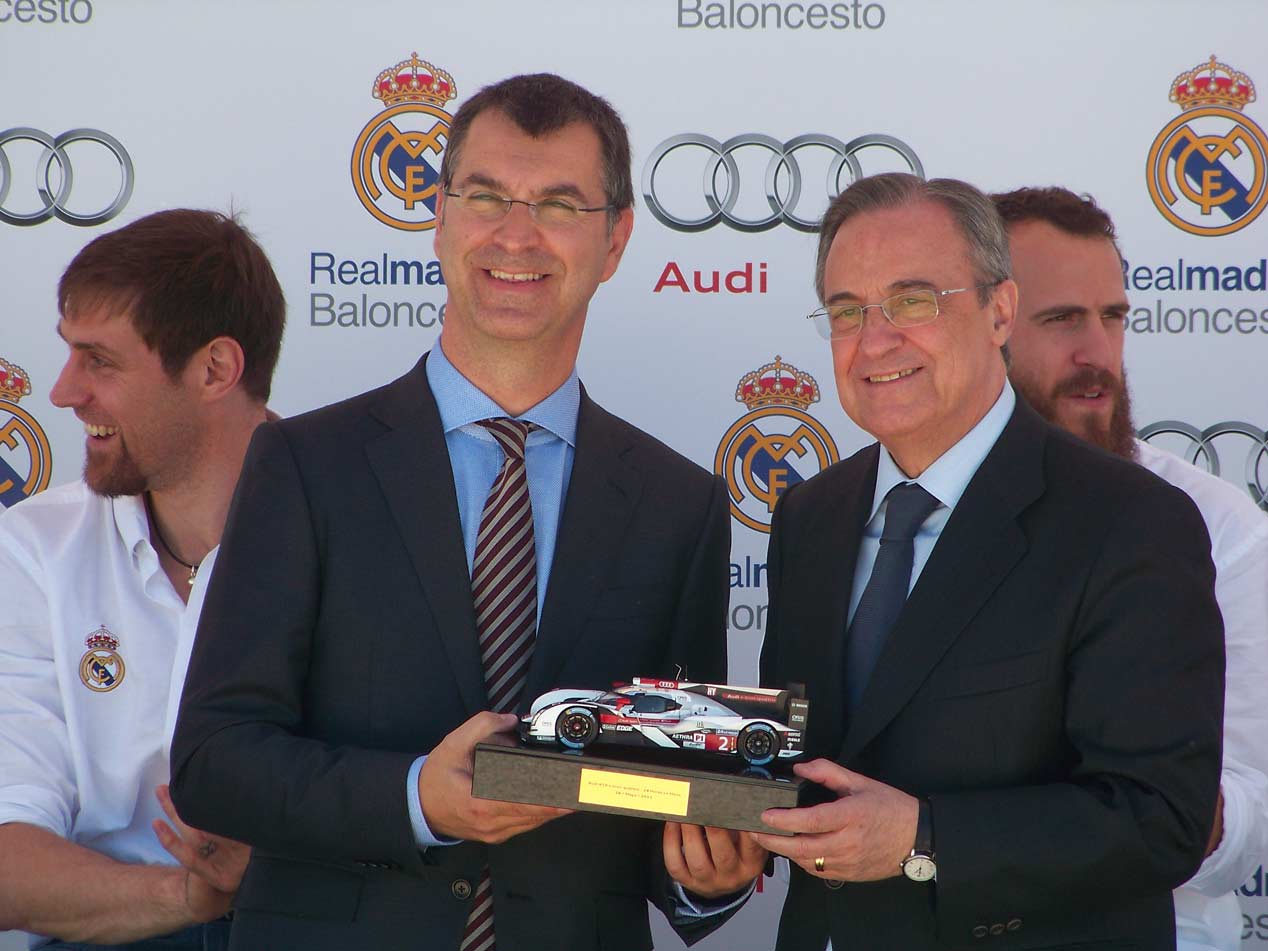 Los jugadores del Real Madrid de baloncesto reciben sus nuevos Audi A7