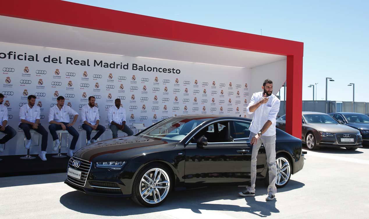 Los jugadores del Real Madrid de baloncesto reciben sus nuevos Audi A7
