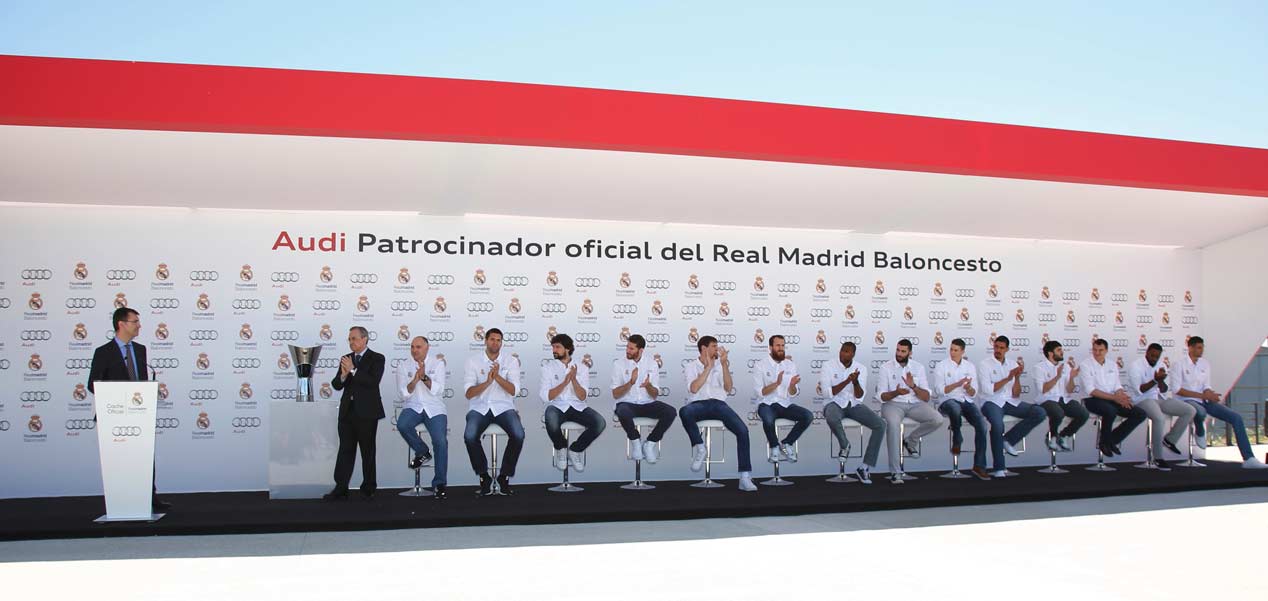 Los jugadores del Real Madrid de baloncesto reciben sus nuevos Audi A7