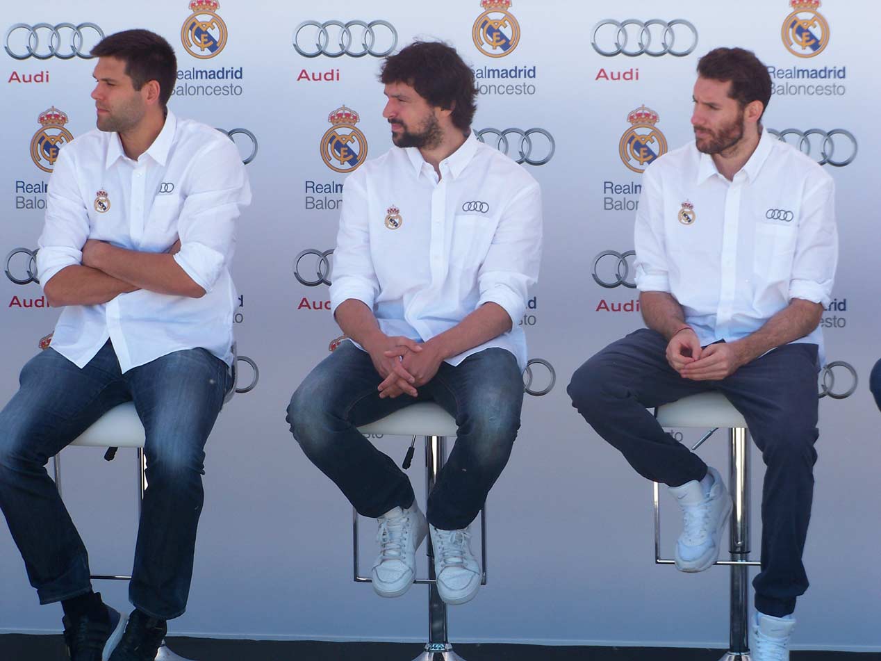 Los jugadores del Real Madrid de baloncesto reciben sus nuevos Audi A7