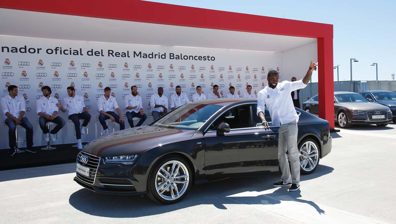 Los jugadores del Real Madrid de baloncesto reciben sus nuevos Audi A7