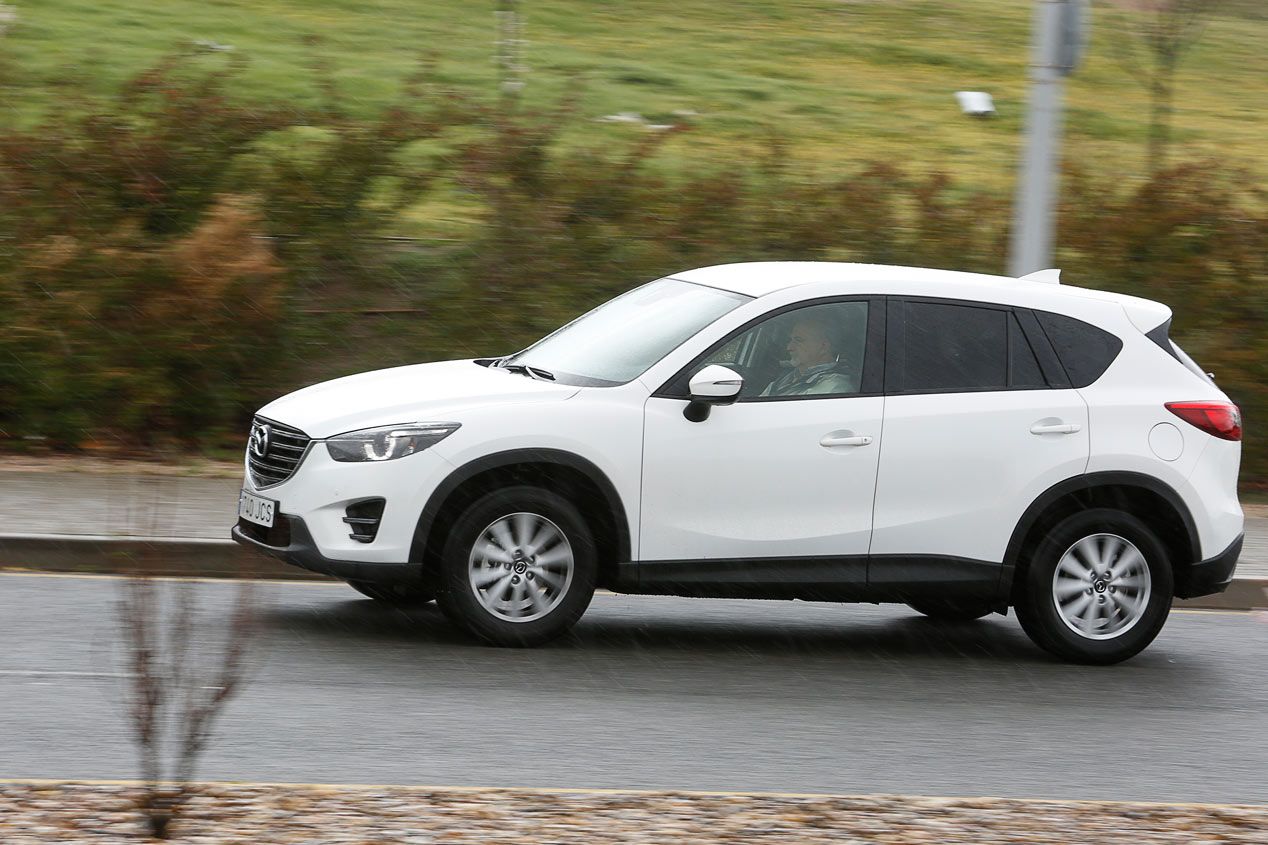 Comparativa: Mazda CX-5 2.0 Skyactiv-G vs Nissan Qashqai 1.6 DIG-T