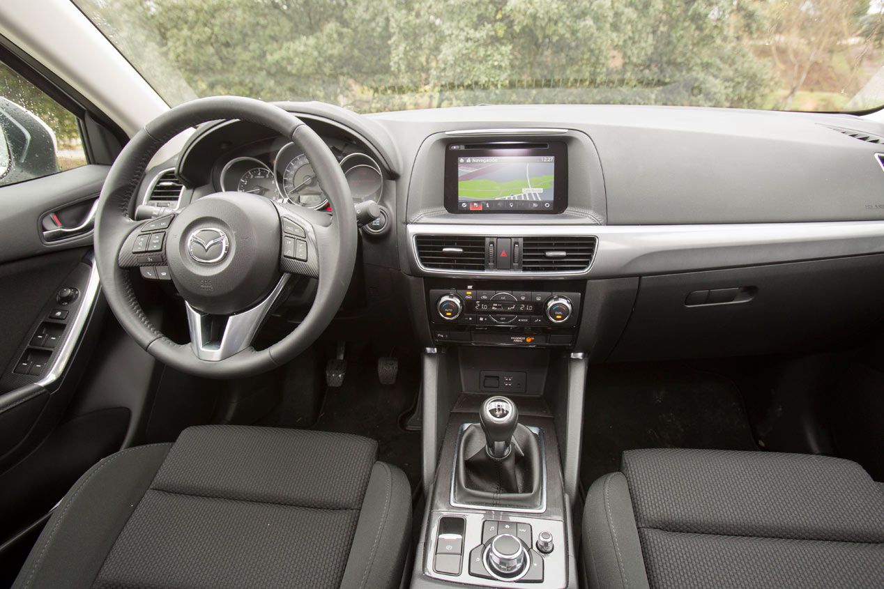 Comparativa: Mazda CX-5 2.0 Skyactiv-G vs Nissan Qashqai 1.6 DIG-T