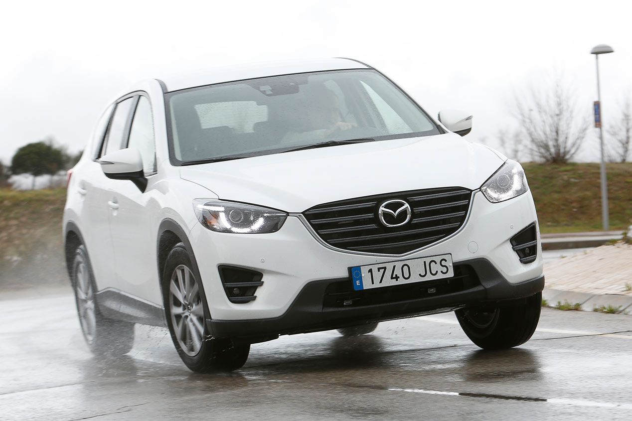Comparativa: Mazda CX-5 2.0 Skyactiv-G vs Nissan Qashqai 1.6 DIG-T