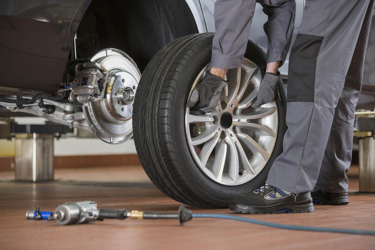 Cinco puntos de tu coche que debes revisar antes de hacer un viaje