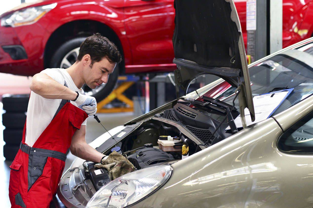 Cinco puntos de tu coche que debes revisar antes de hacer un viaje