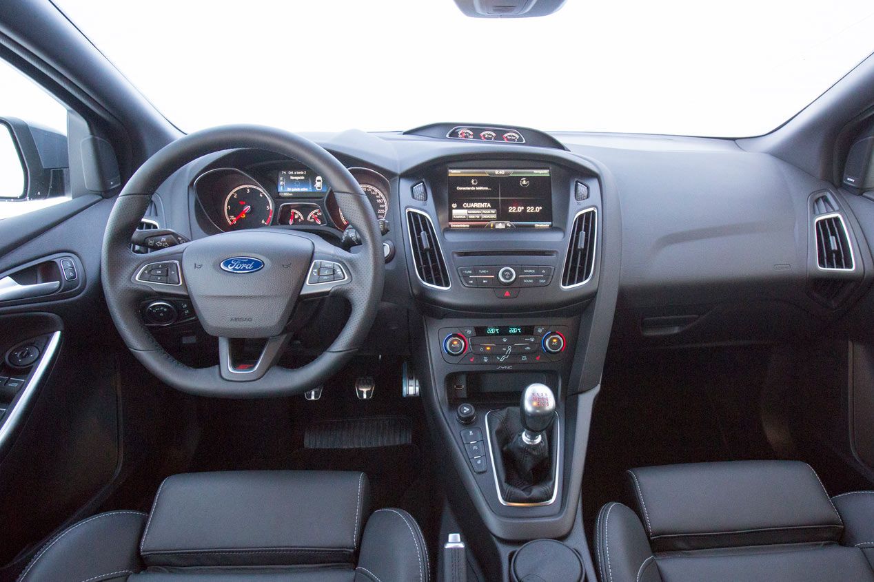 Comparativa: Ford Focus ST 2.0 TDCi vs Peugeot 308 GT BlueHDi 180 y Volkswagen Golf GTD