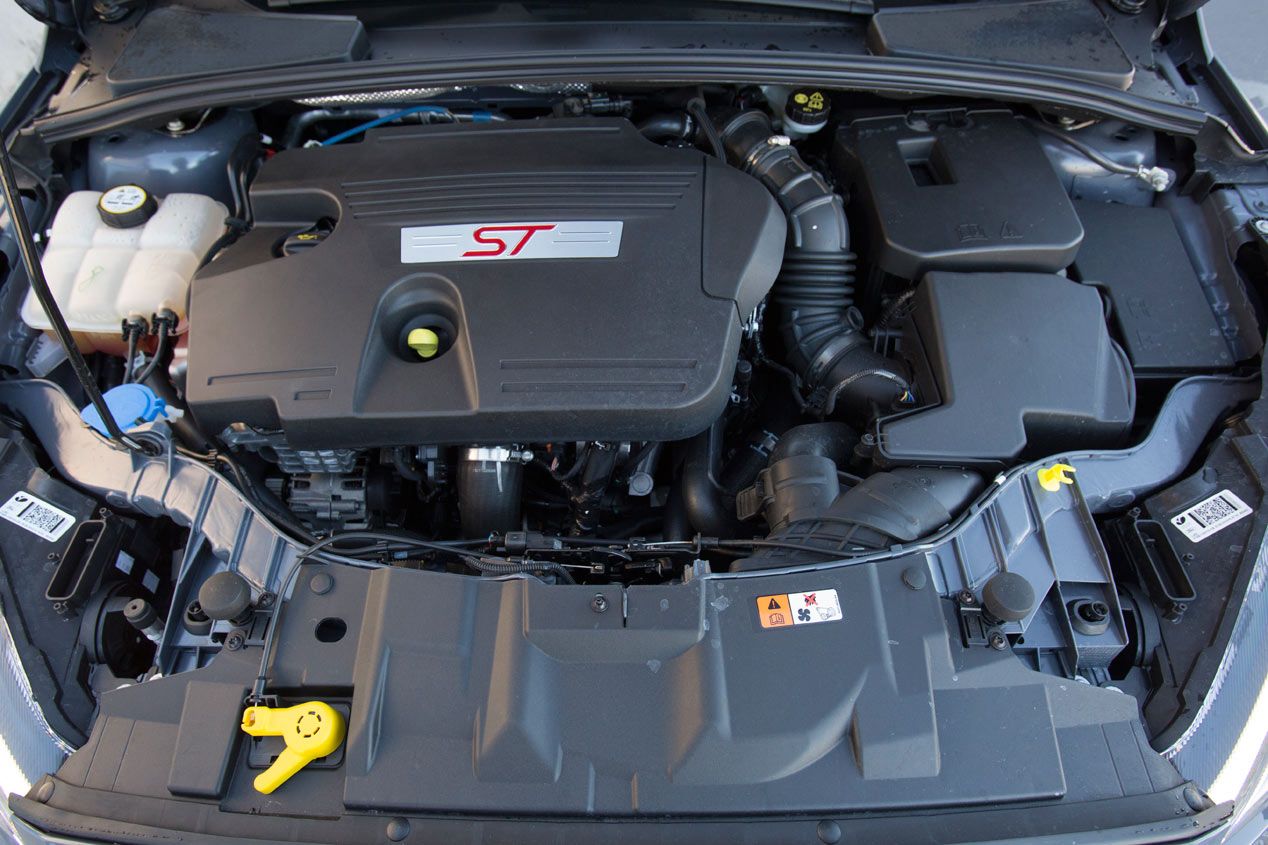 Comparativa: Ford Focus ST 2.0 TDCi vs Peugeot 308 GT BlueHDi 180 y Volkswagen Golf GTD