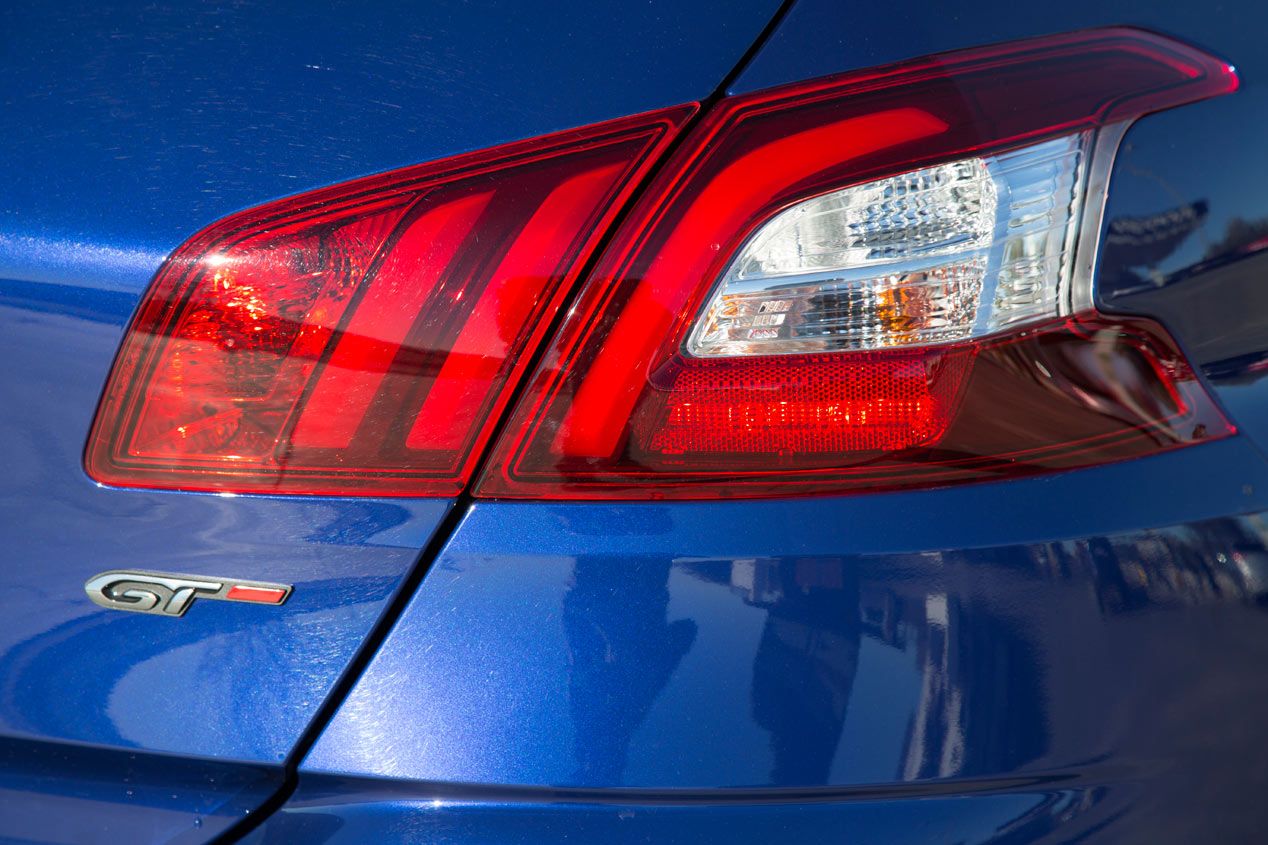 Comparativa: Ford Focus ST 2.0 TDCi vs Peugeot 308 GT BlueHDi 180 y Volkswagen Golf GTD