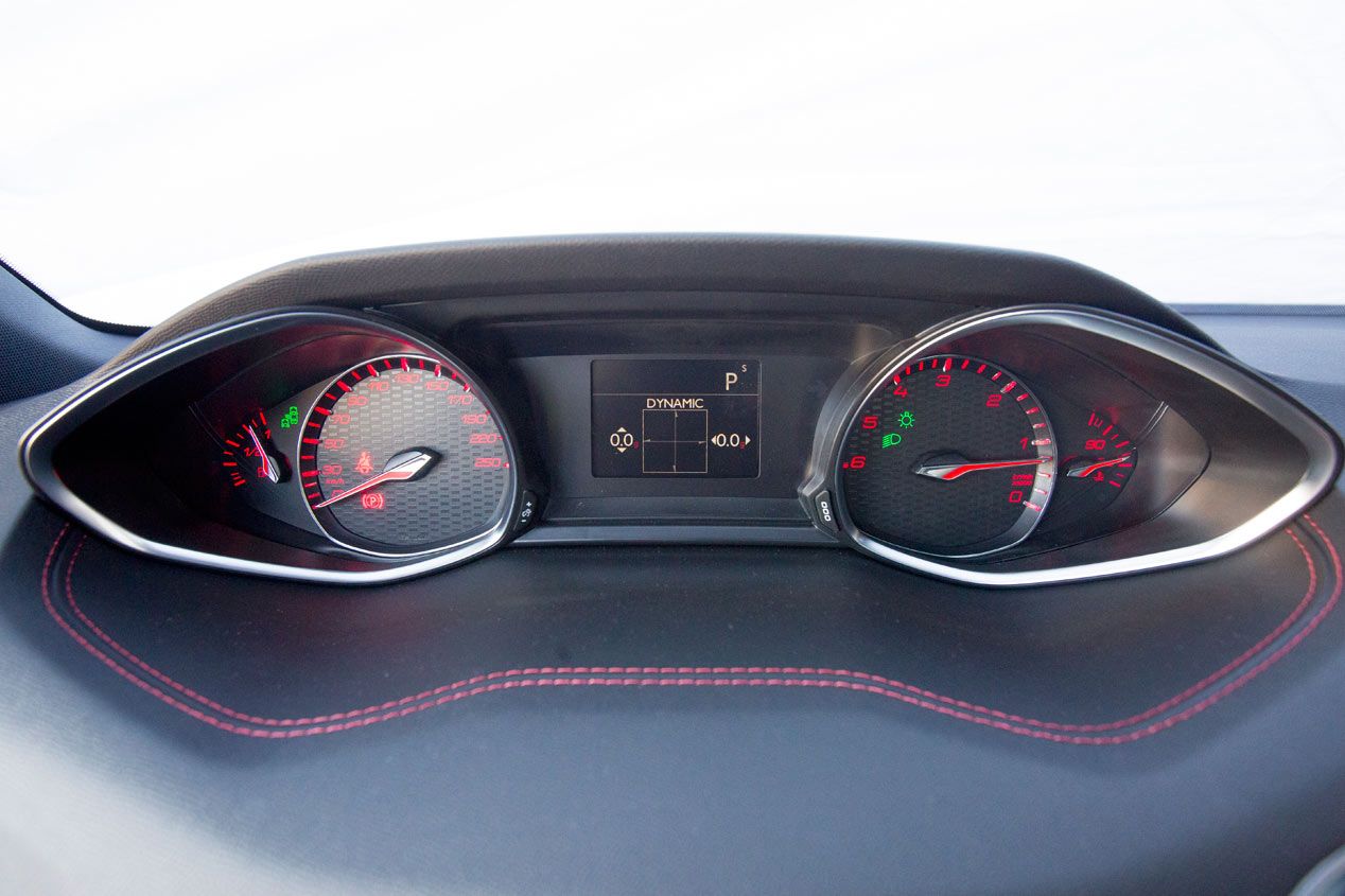 Comparativa: Ford Focus ST 2.0 TDCi vs Peugeot 308 GT BlueHDi 180 y Volkswagen Golf GTD
