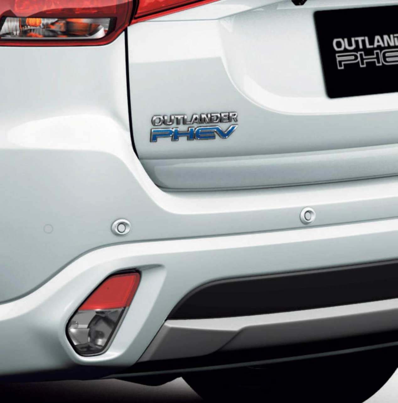 Mitsubishi Outlander PHEV 2016