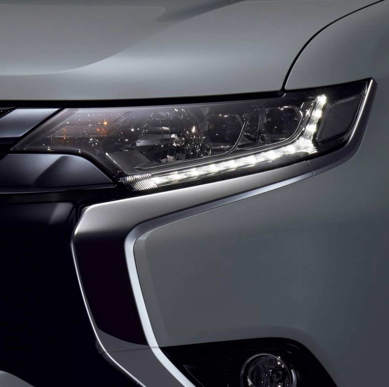 Mitsubishi Outlander PHEV 2016