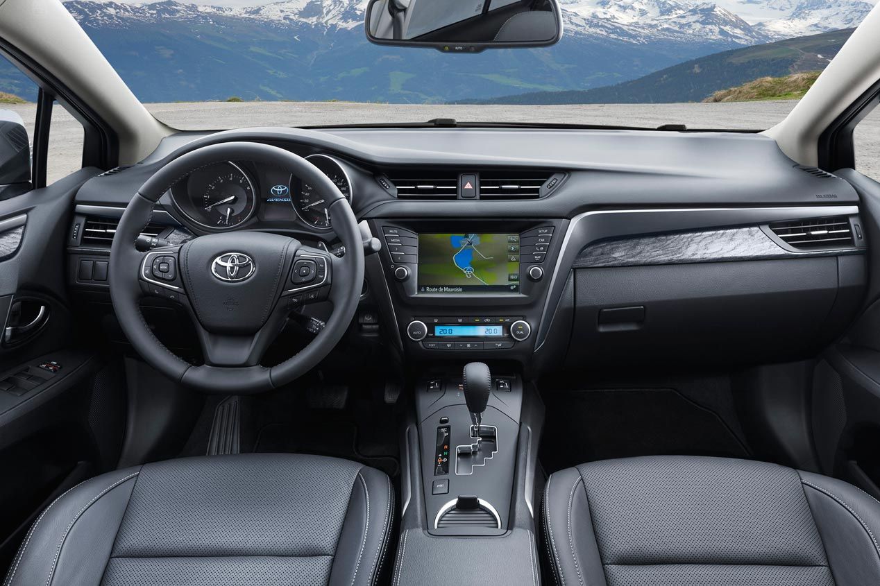 Toyota Avensis 2015