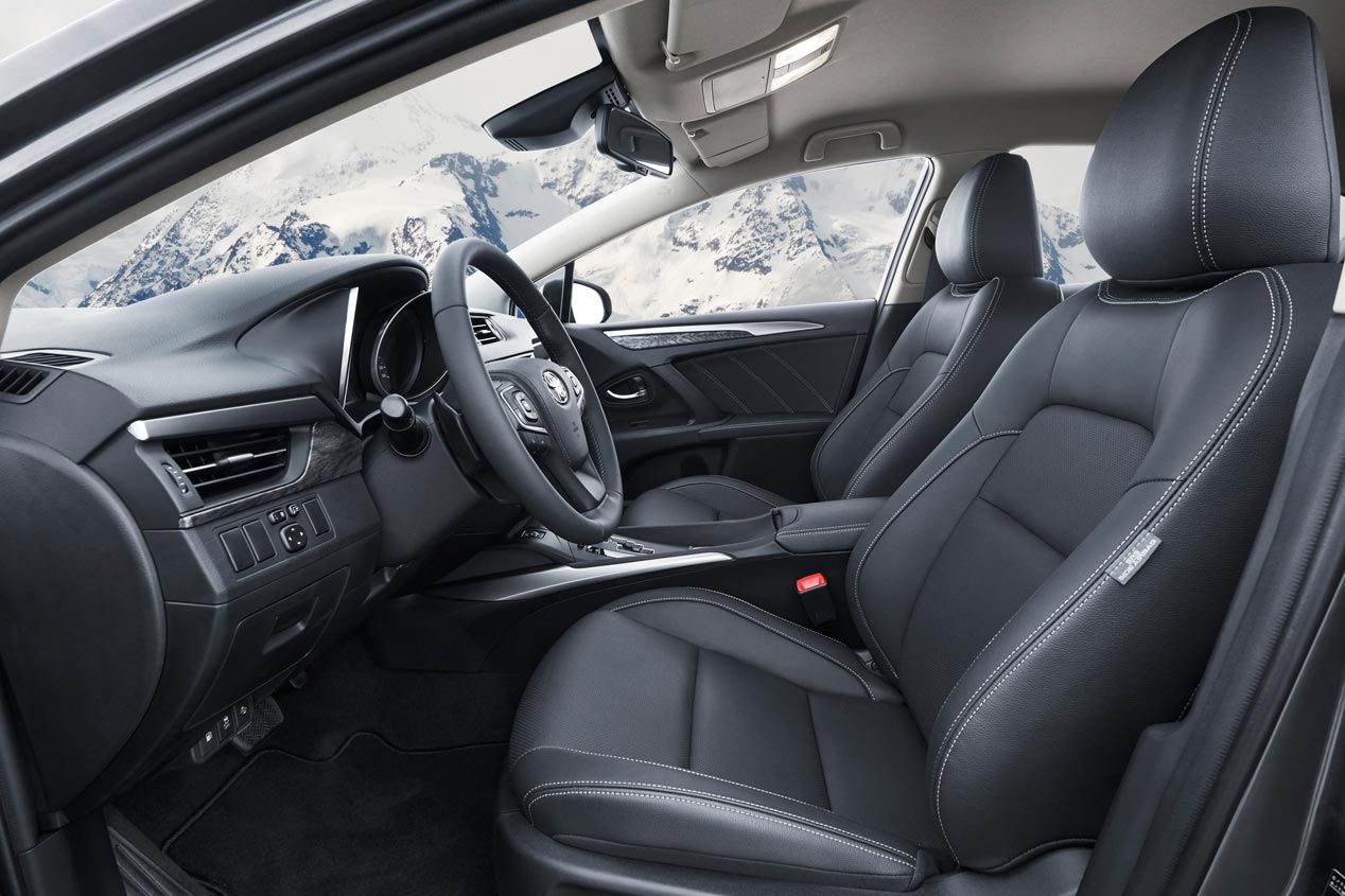 Toyota Avensis 2015