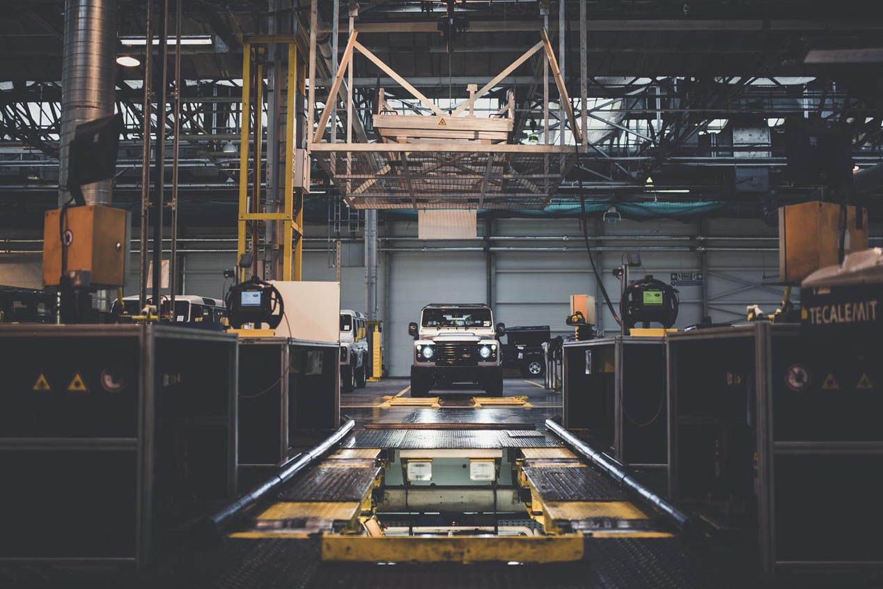 Land Rover Defender ‘dos millones’, subastado por una buena causa