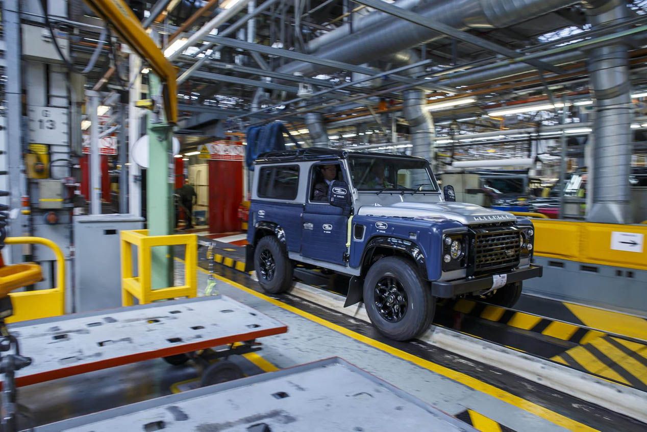 Land Rover Defender ‘dos millones’, subastado por una buena causa
