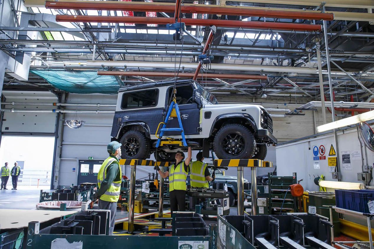 Land Rover Defender ‘dos millones’, subastado por una buena causa