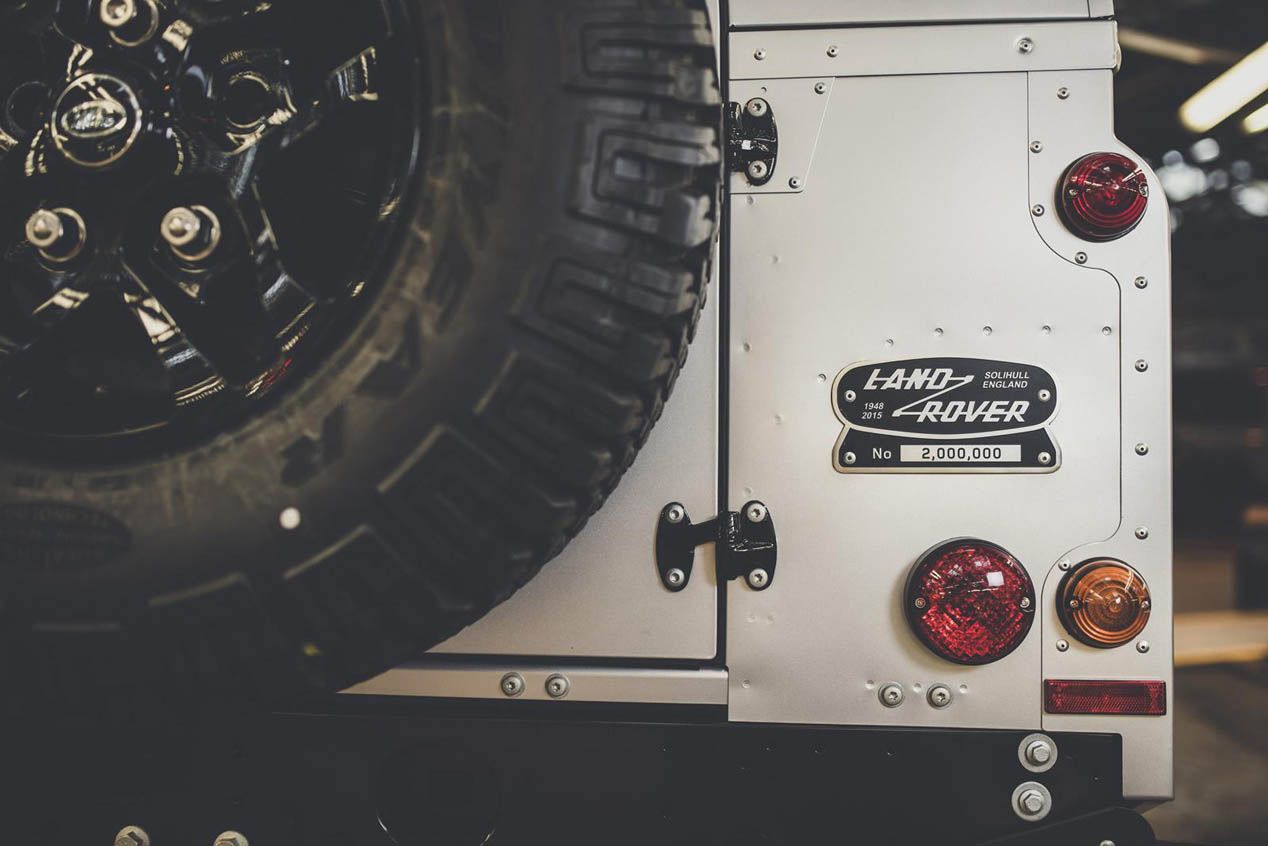 Land Rover Defender ‘dos millones’, subastado por una buena causa