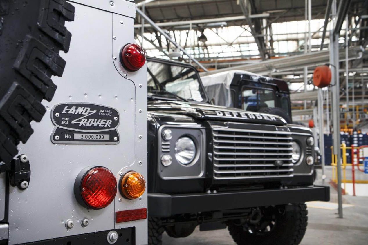 Land Rover Defender ‘dos millones’, subastado por una buena causa