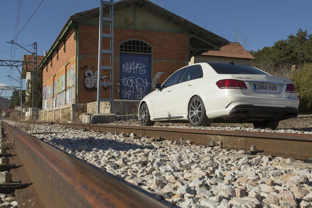 Prueba: Mercedes E63 AMG 557 4Matic, locomotora AMG