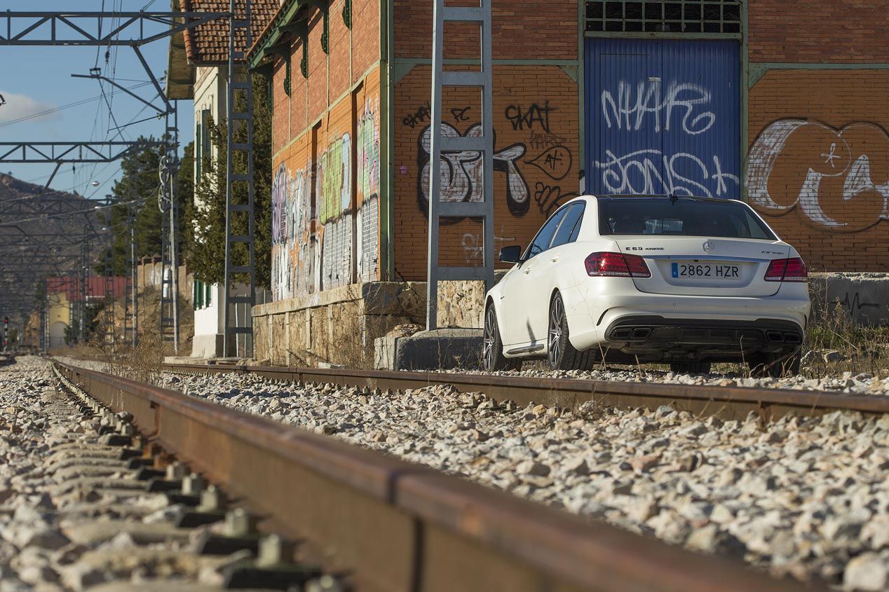 Prueba: Mercedes E63 AMG 557 4Matic, locomotora AMG