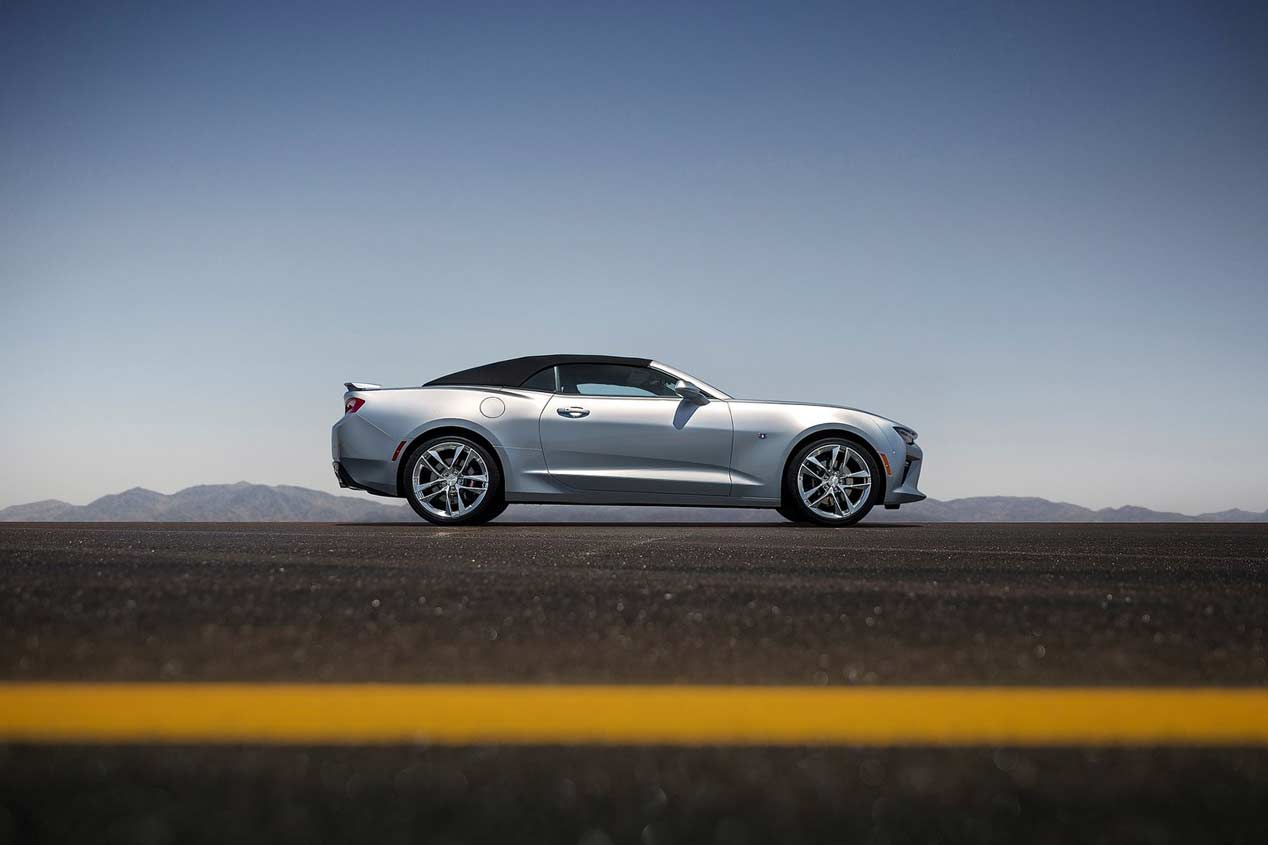 Chevrolet Camaro Convertible 2016, músculo al aire libre