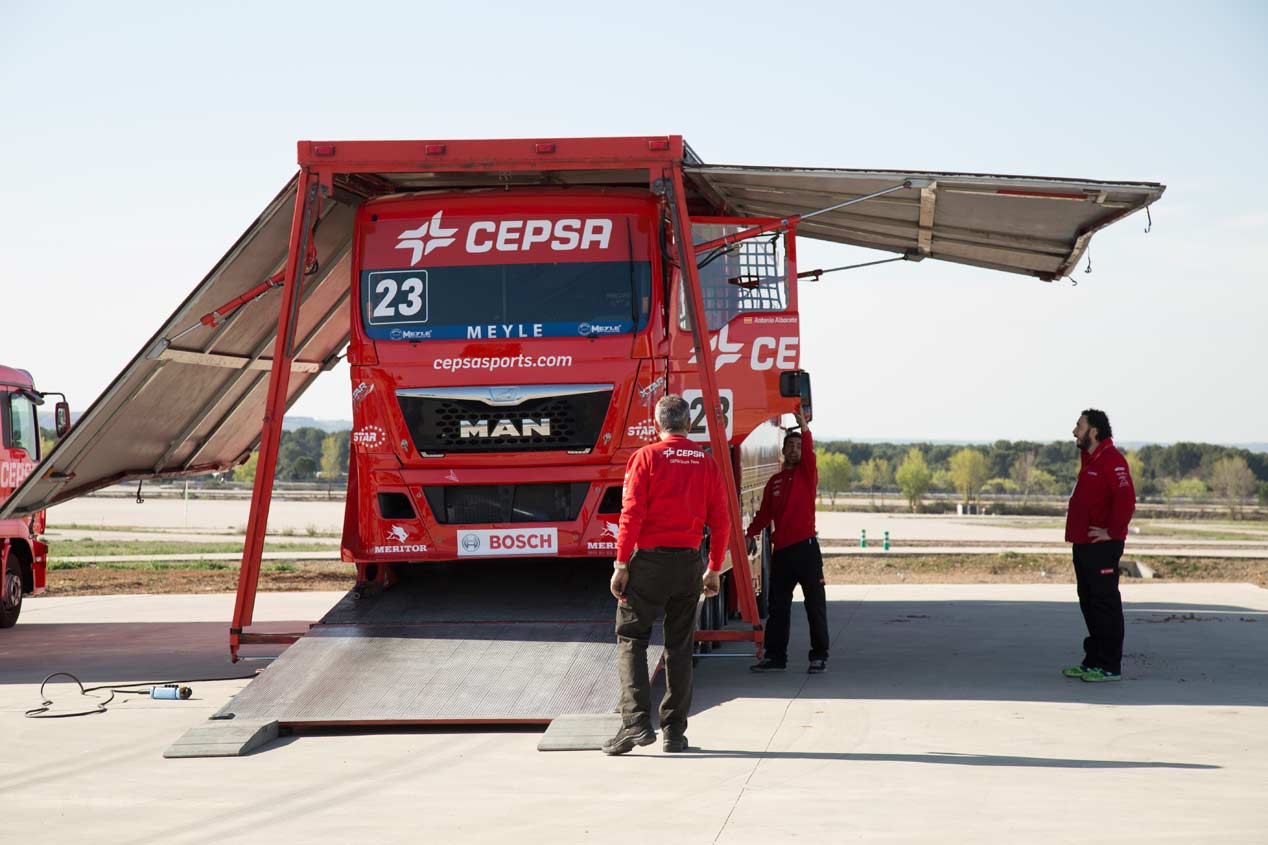 El camión de Antonio Albacete vs Audi RS7 Sportback