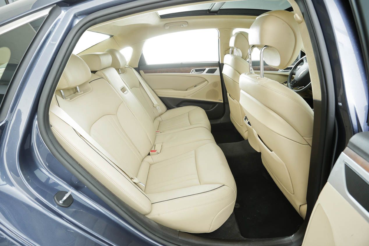 Hyundai Genesis Sedán 3.8 GDI V6, 'Lord Confort'