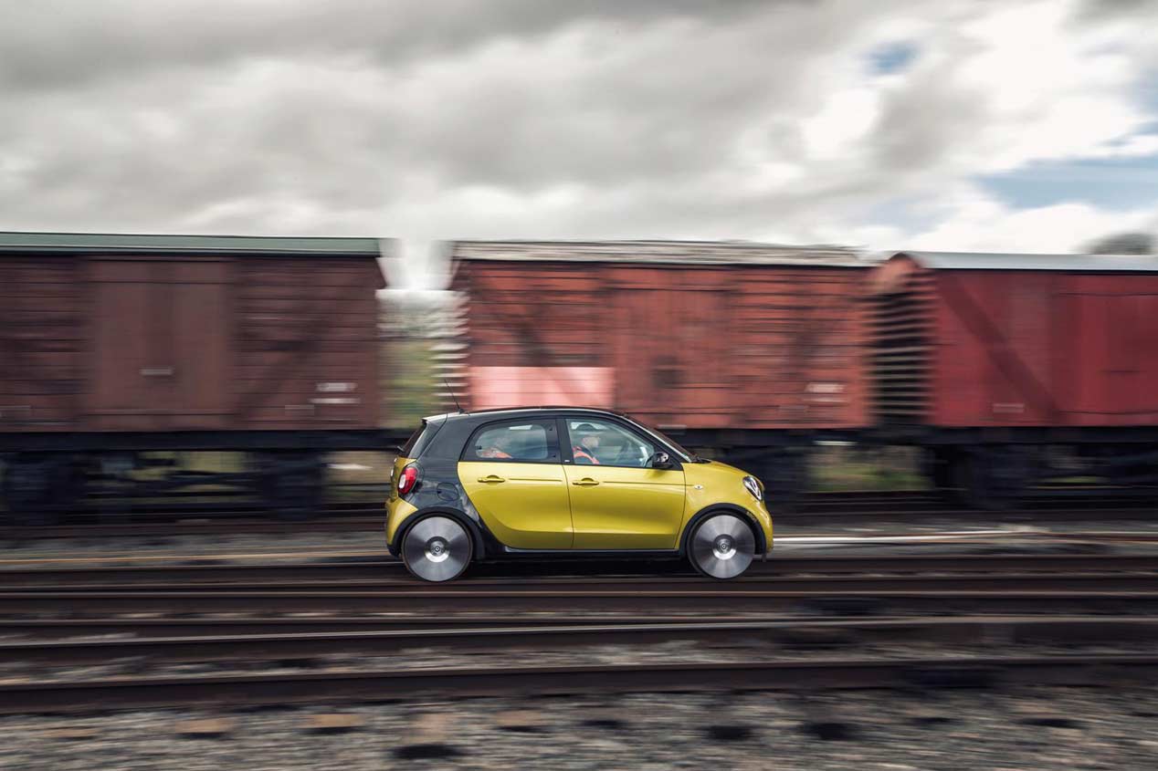 Smart ForFour Forrail: el tren más pequeño del mundo