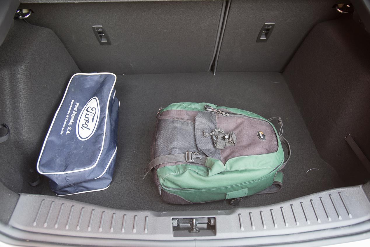 Ford Focus 1.6 TDCi 115 contra Citroën C4 1.6 BlueHDi 120
