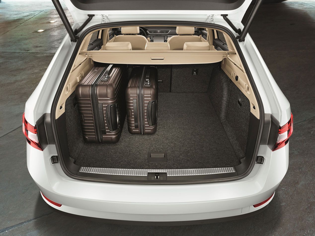 Primera prueba: Skoda Superb Combi, amplio y elegante