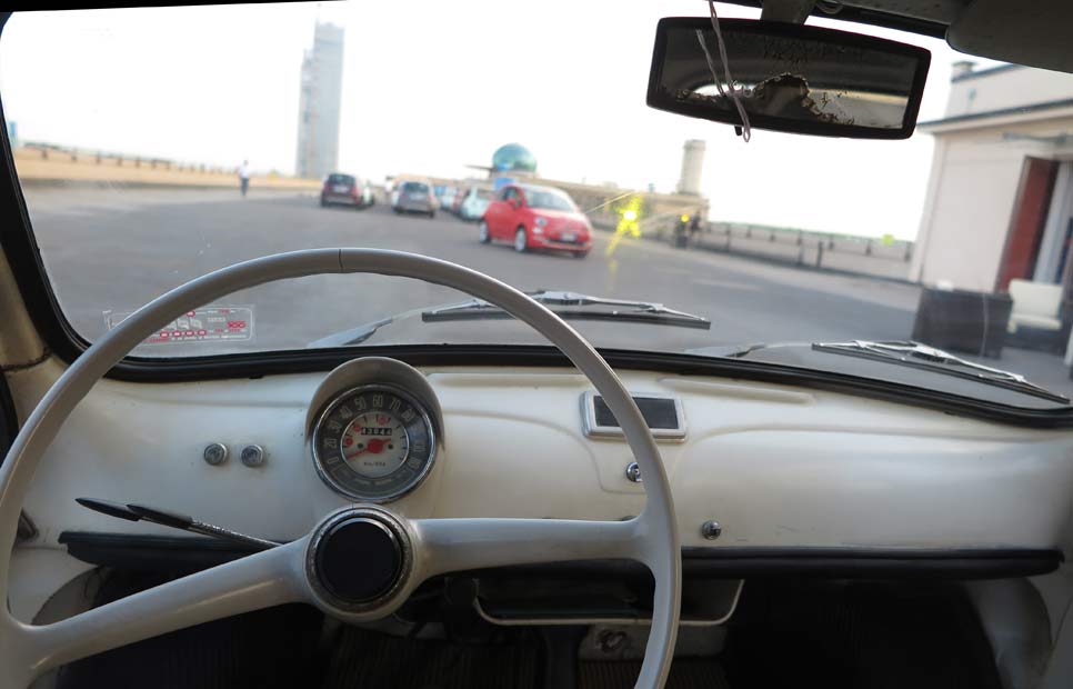 Sucinto interior del primer Fiat 500